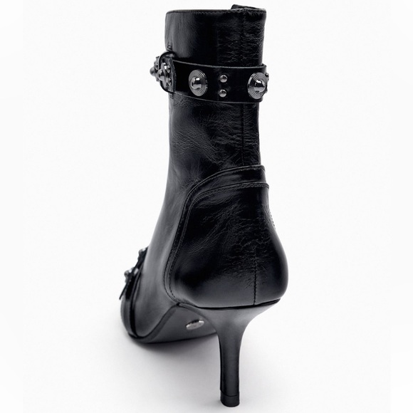 Zara genuine leather leather studded ankle boots. Missing 1 stud. - Picture 2 of 11